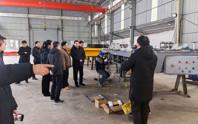 春節(jié)過后，萬物復(fù)蘇，縣領(lǐng)導(dǎo)至我廠考察復(fù)產(chǎn)復(fù)工情況